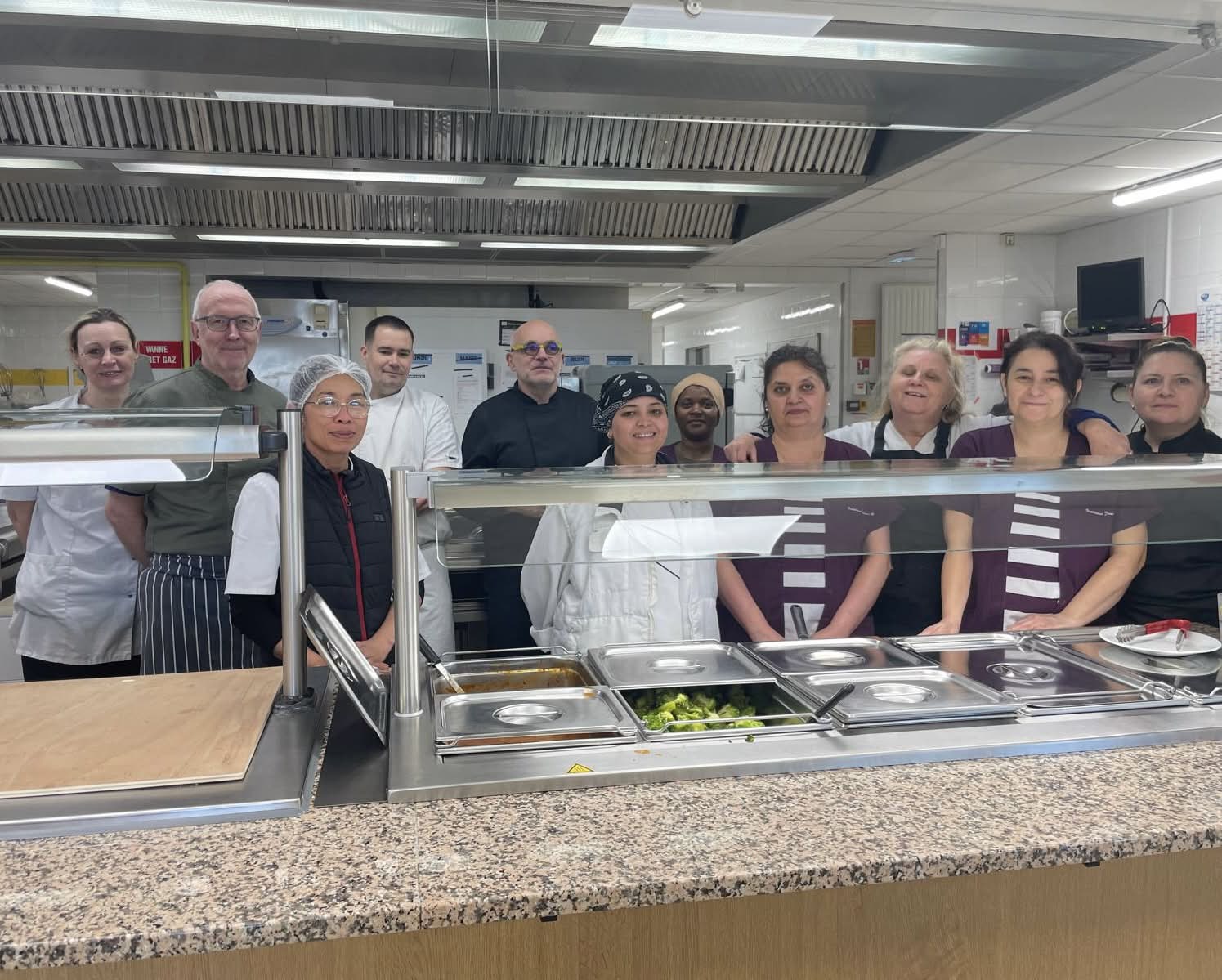 equipe de la cantine jda sup Gex